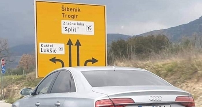 Dalmatinca nasmijale njemačke tablice na ovom autu, pogledajte što je pisalo