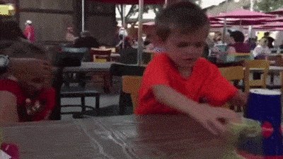 Ovaj dječak ima potencijal da bude najgori mađioničar ikad, smijat ćete se kad vidite zašto