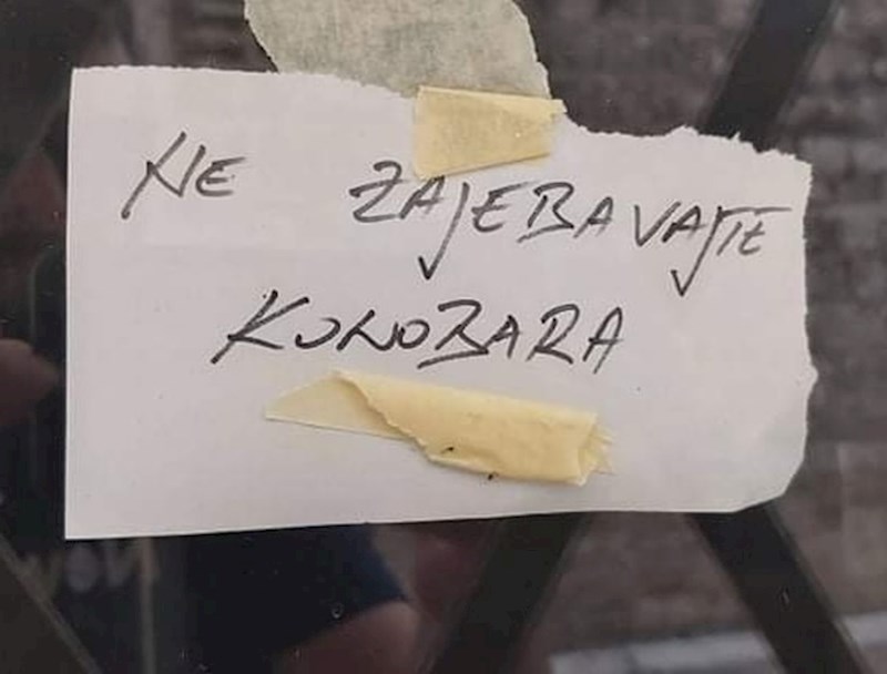 Ovo je poruka koju je ostavio na ulazu: