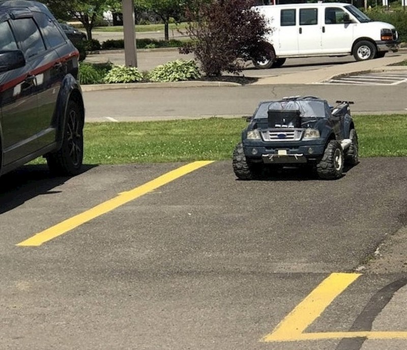 "Moj radni kolega je na posao došao u ovom autiću. Ima 19 godina."