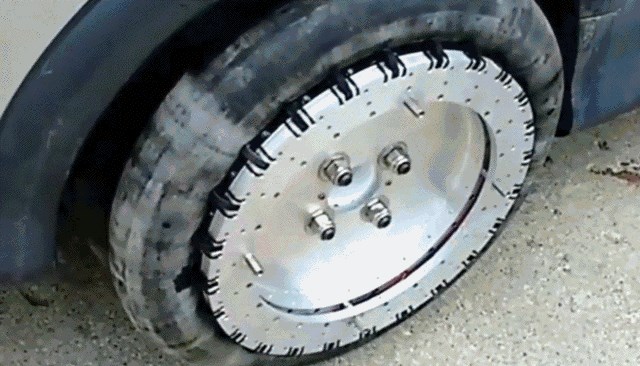 Zanimljivo rješenje za bočno parkiranje: Ovako nešto bi mnogi trebali imati na svojim autima