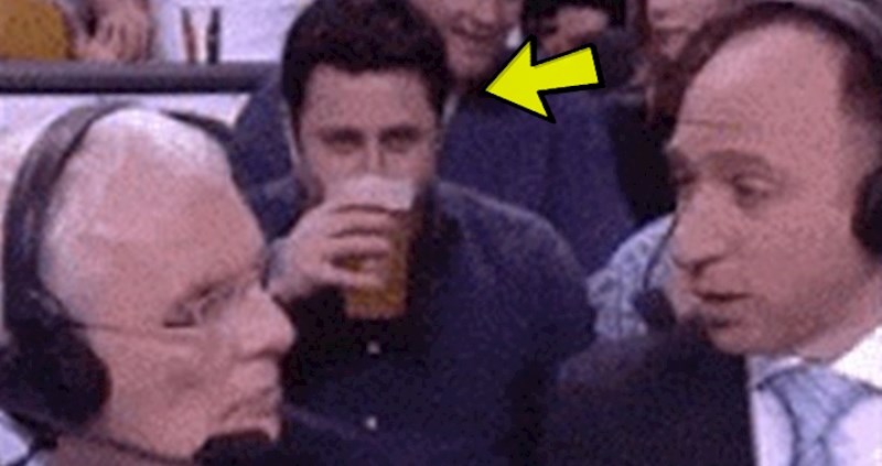 TV kamera je snimala sportske komentatore, no čudak u pozadini im je ukrao show