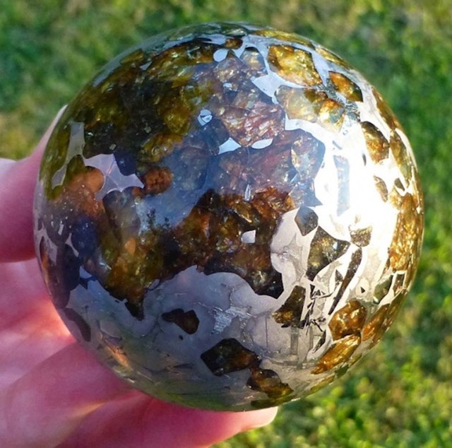 Ovako izgleda ispolirani meteorit.