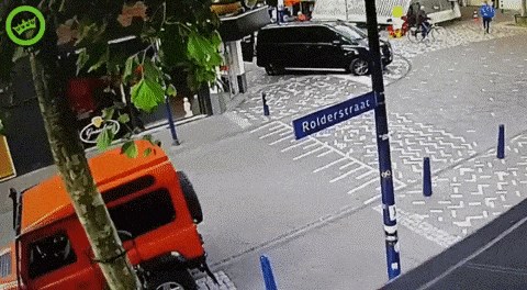 Sigurnosna kamera je snimila pravu filmsku scenu u kojoj glavu ulogu igra starac u kolicima