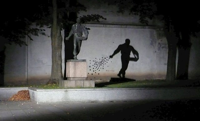 Ovaj kip tek u mraku pokazuje svoju pravu vrijednost...