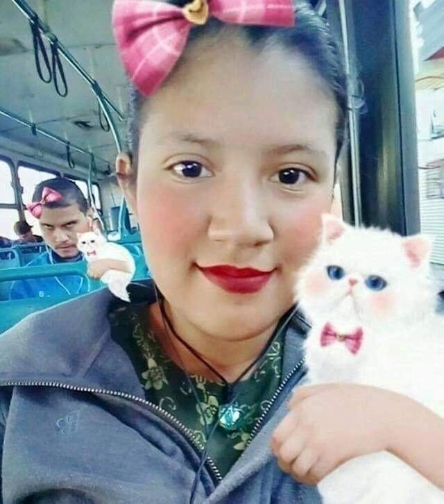 Primjećujete li nešto neobično na fotki? Hello Kitty filter na mobilnoj aplikaciji našao je još jedno lice...
