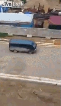 Nije mogao vjerovati svojim očima: Kombi se zaustavio kraj bauštele, a onda su počeli izlaziti radnici...