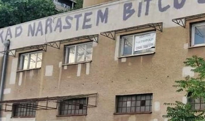 Na staroj zgradi se pojavila poruka koja jako dobro opisuje stanje u državi