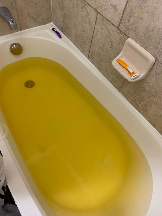 "Nije mi se svidjela boja vode nakon što sam u nju ubacila bombu za kadu."