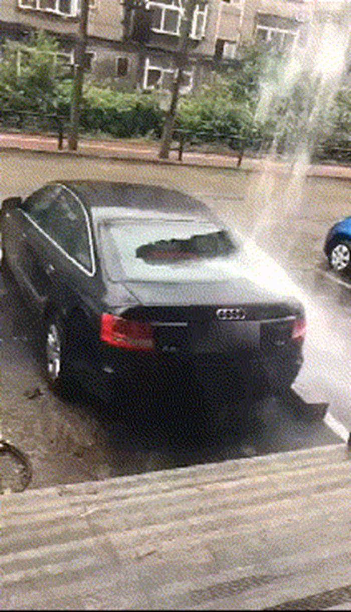 Nesretnik se parkirao na krivom mjestu, pogledajte što se dogodilo njegovom Audiju