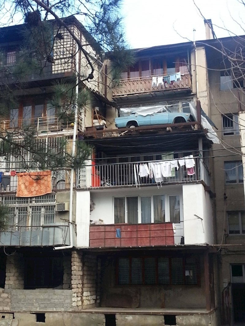 Auto na 4. katu? Kako im je ovo uspjelo?