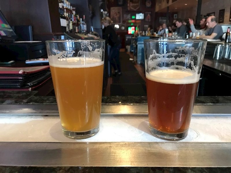 Ovaj bar u SAD-u na šanku ima sloj leda koji hladi naručena pića.