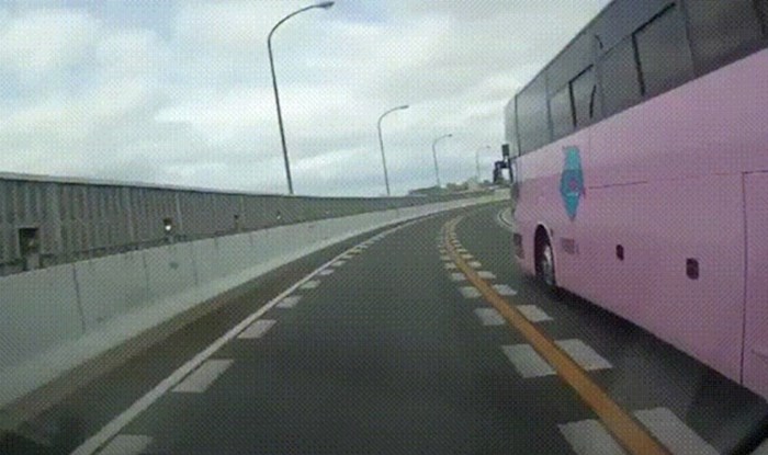 Auto kamera je zabilježila bizaran događaj na autocesti, pogledajte zašto su putnici bili ljuti