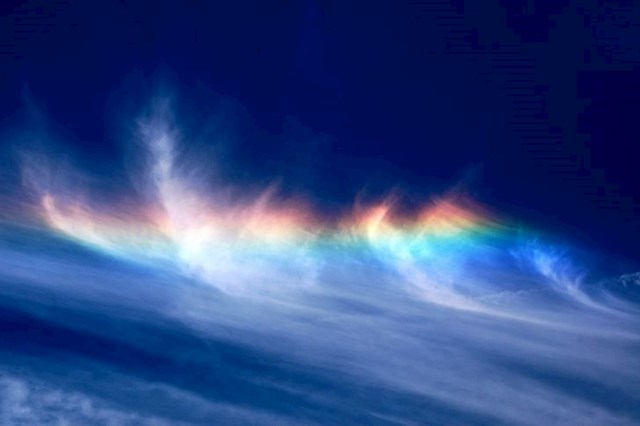 Rijetka pojava na nebu koja se zove cirkumhorizontalni luk...