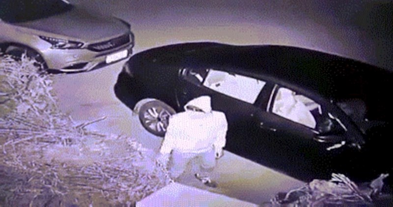 Mislio je da će bez problema krasti iz auta, no onda mu se dogodila urnebesna nezgoda