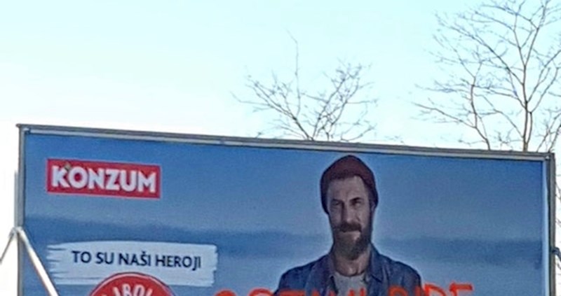 Nepoznata osoba je počela šarati po Konzumovim plakatima, ostavila je poruku
