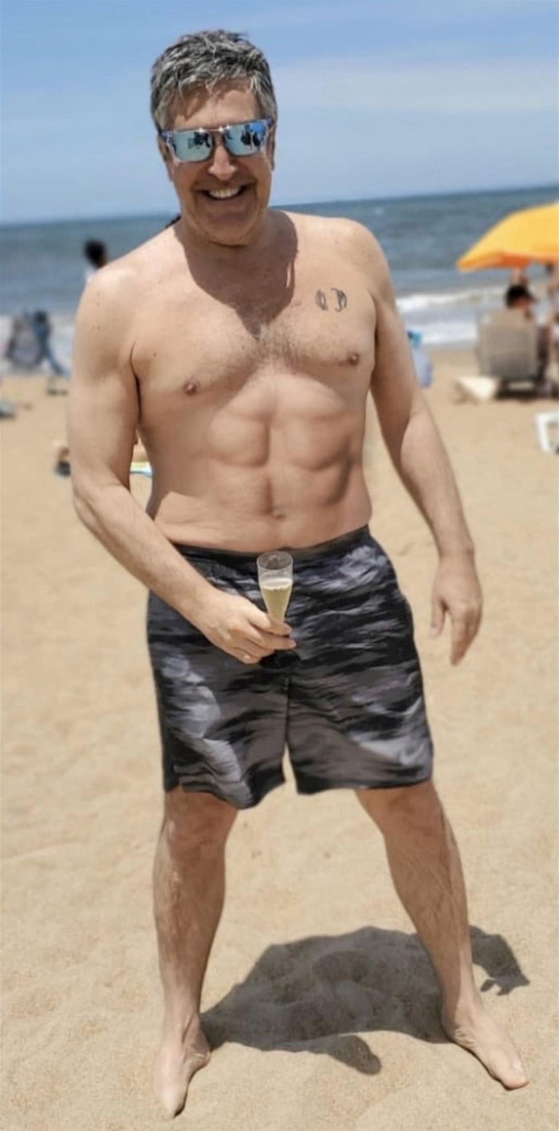 "Ovaj tip je korumpirani pravnik iz moje države. Nedavno je ovo objavio na svom Twitter profilu."