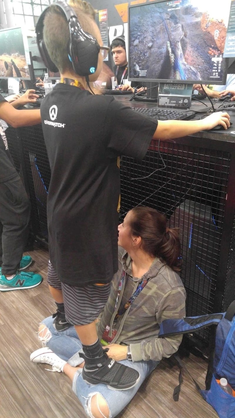 Ova mama je velika podrška, čak i gamingu.