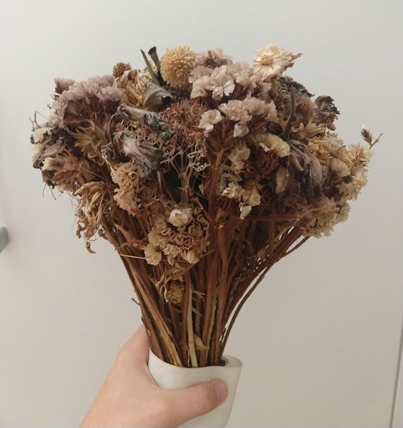 "Ovo je mamin vjenčani buket star 17 godina!"