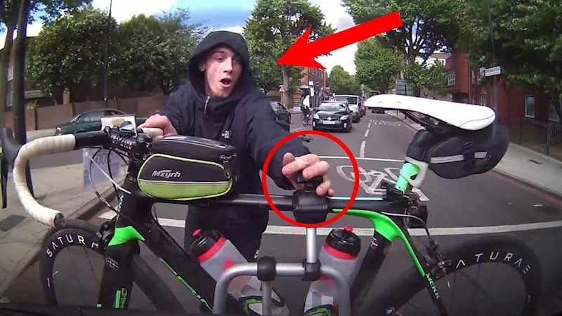 Kamera je snimila upornog, ali glupog lopova, pogledajte što se dogodilo kad je pokušao ukrasti bicikl