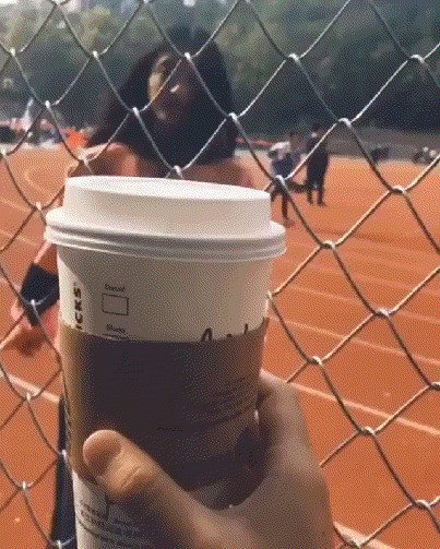 Kako podmuklo: Dodao joj je kavu, pogledajte zbog čega mu nije bila pretjerano zahvalna