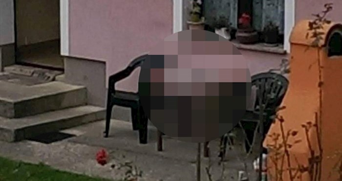 Prolaznika je začudio stol na nečijoj terasi, fotka je postala hit na Facebooku