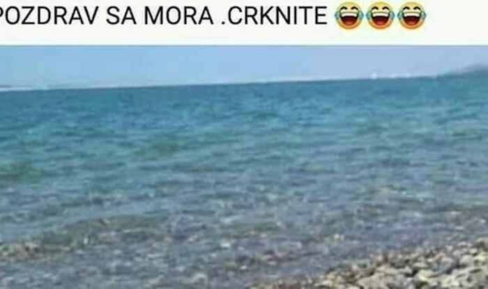 Lik je nasmijao prijatelje zanimljivom slikom s mora, evo u čemu je uživao na plaži