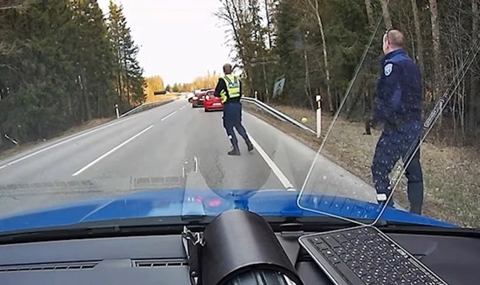 VIDEO Vozač je bježao od policije, policajac ga je zaustavio na neočekivan način