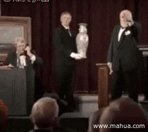 NESRETNA AUKCIJA Nakon što su prodali skupocjenu vazu, dogodilo se ono najgore