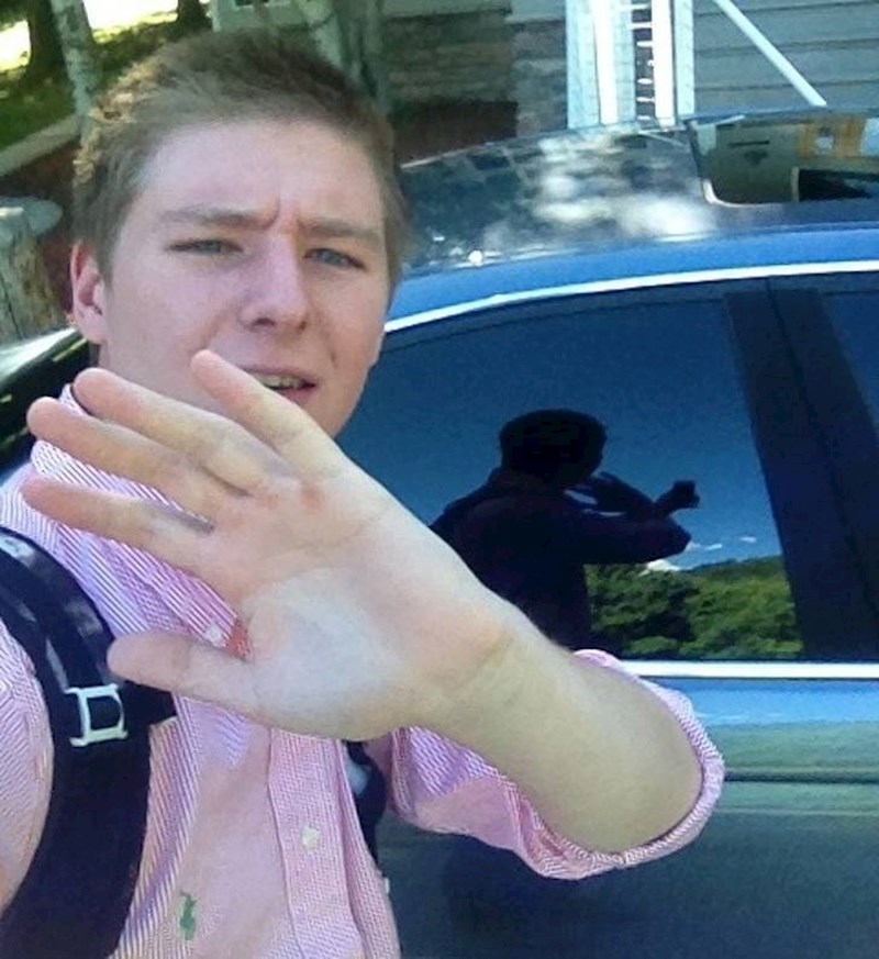 Glumio je da ga djevojka slika...