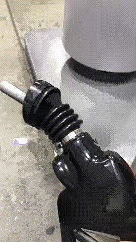 Netko je otkrio čistu prijevaru na benzinskoj postaji, pogledajte što je snimio