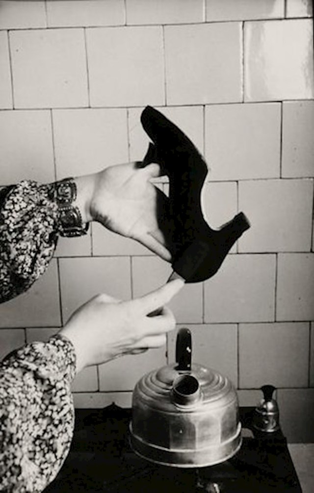 Čišćenje obuće pomoću pare iz čajnika, 1950.-1960.