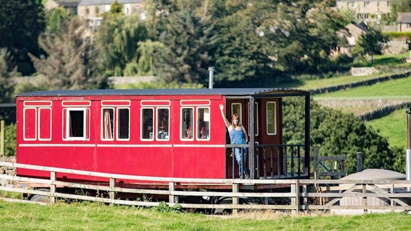 VIDEO Mama je sama napravila i uredila željeznički vagon, sad ga izdaje turistima