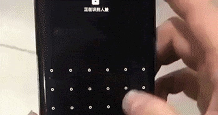 Kad vidite kako ovaj čovjek otključava svoj mobitel, pomislit ćete da nije normalan