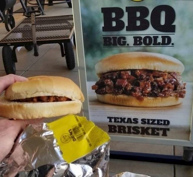 Osjećao se glupo kad je usporedio svoj burger i onaj sa slike...