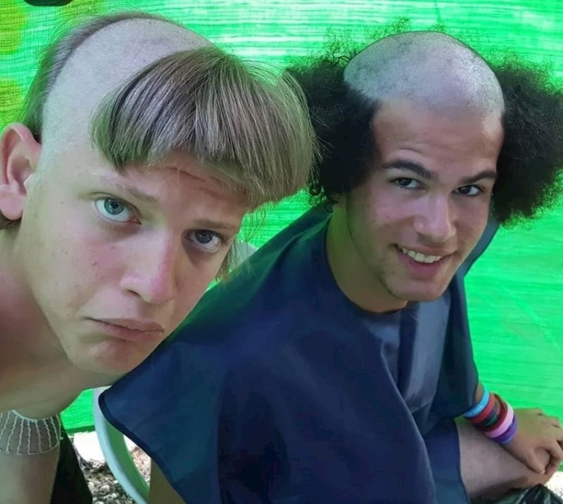 Vjerojatno su se međusobno šišali.