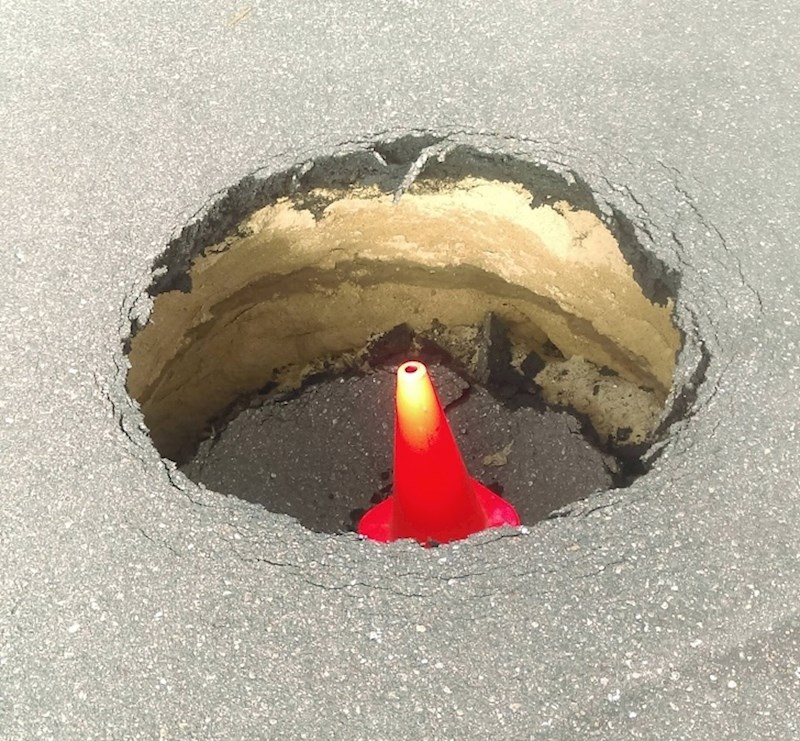 Ovaj čunj sigurno nikoga nije upozorio na opasnost.