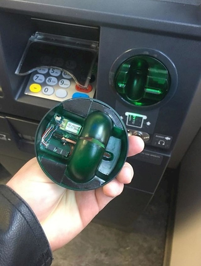 U zadnji tren je primijetio da nešto nije u redu s bankomatom. Prevaranti su postavili uređaj za krađu podataka s kartice, no nisu ga uspjeli nadmudriti.