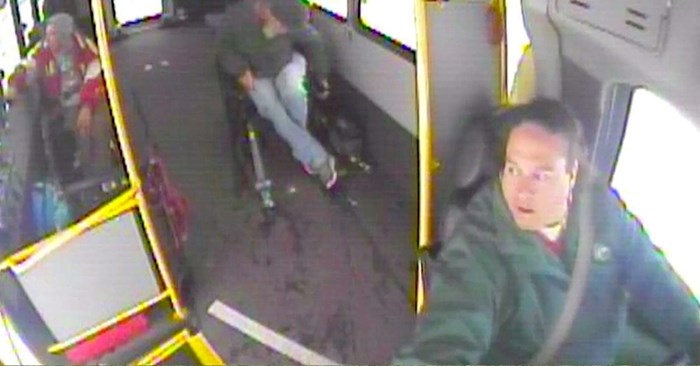 VIDEO Kad je pogledala prema desno, vozačica autobusa se odmah zaustavila i pozvala policiju