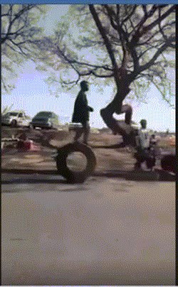 Ovaj čovjek ima zanimljivu zamjenu za bicikl, njegovo "prijevozno sredstvo" zbunjuju prolaznike