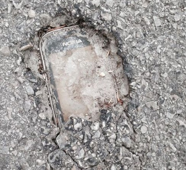 "Hodali smo i slučajno našli nečiji mobitel..."