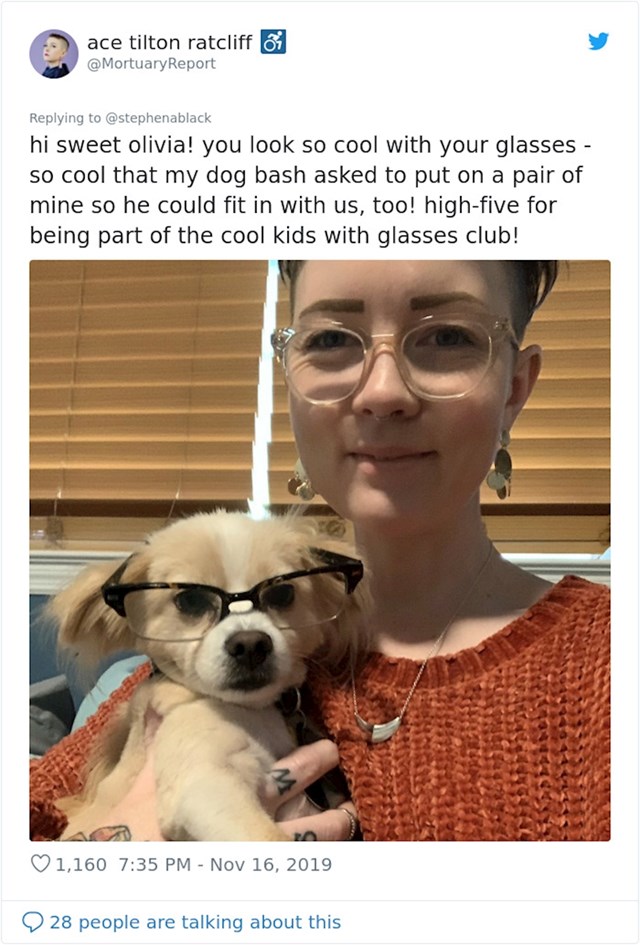 "Bok, slatka Olivia! Izgledaš tako cool sa svojim naočalama - toliko cool da je i moj pas htio jedne kako bi se uklopio! Evo ti 5 jer si dio cool djece koji nose naočale!"