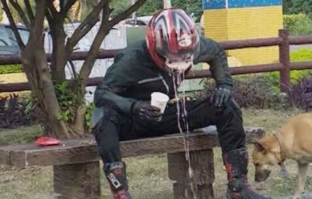 Nikad ne pij dok imaš kacigu na glavi...