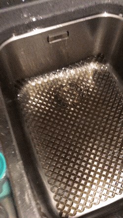 U reklami je izgledalo bolje: Kupnja ove podloge za sudoper nije bila dobra ideja, evo zašto