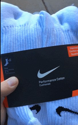 Život je nepravedan: On je kao poklon dobio čarape, a ona...