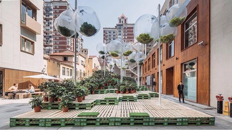 Montažni parkovi od paleta i recikliranog materijala