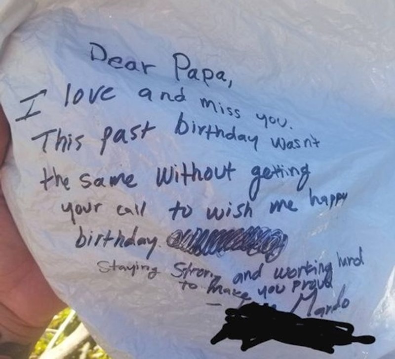 "Ovu poruku sam našla u svom dvorištu. Zaplakala sam. Sigurna sam da je tvoj tata ponosan..."