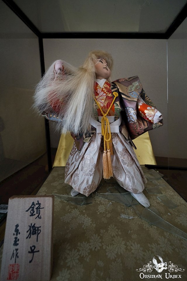 Tradicionalna lutka u izlogu