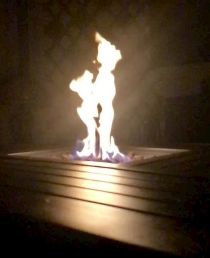 Plamen je izgledao kao Petar Pan i Zvončica.