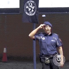 Policajac je glumio da se onesvijestio, iznenadit će vas reakcija policijskog psa koji je to primijetio